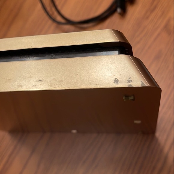 PlayStation 4 Limited Edition Slim Console in Gold 1TB with Controller - Picture 5 of 6